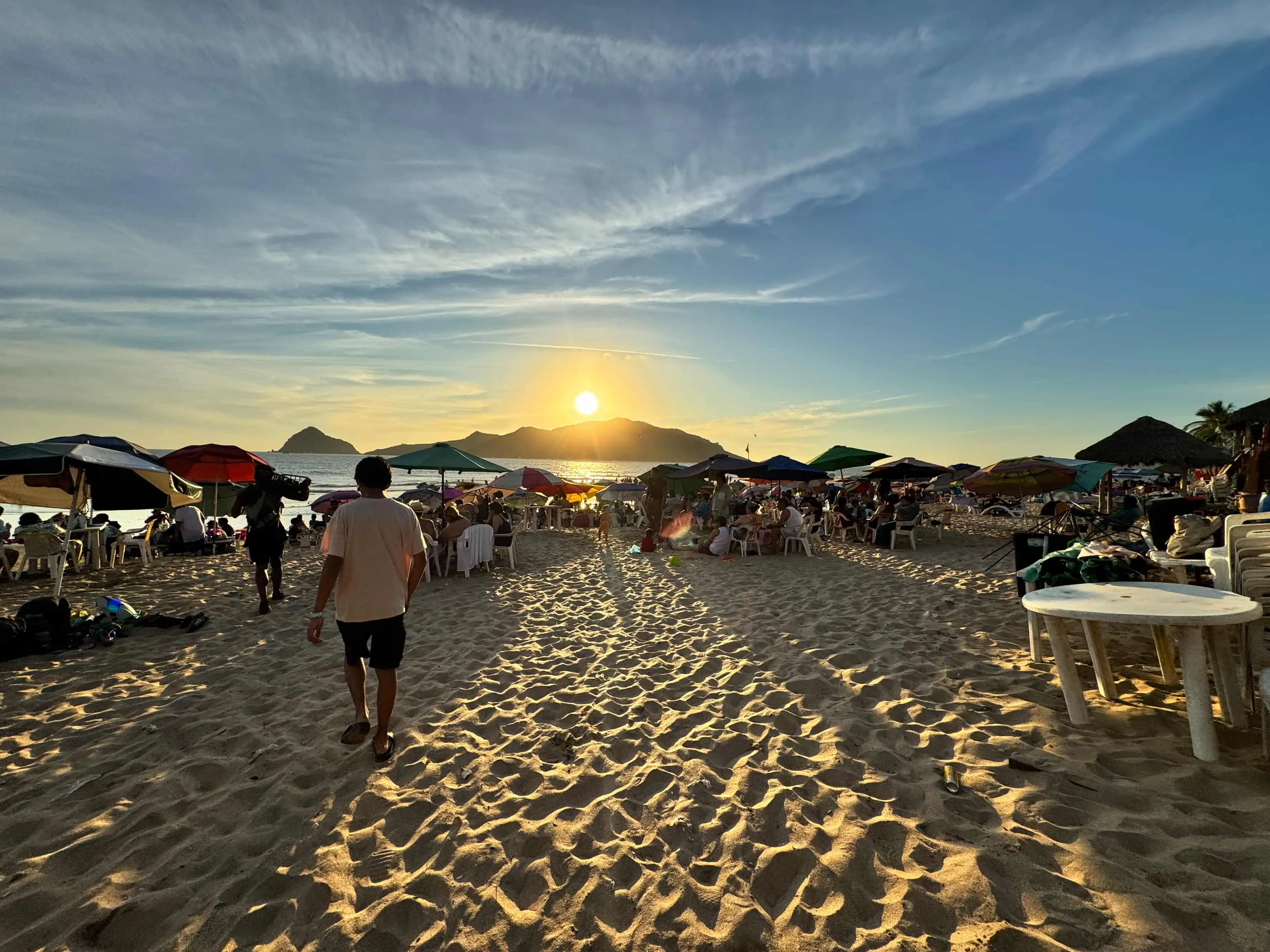 Atardecer en la playa de Mazatlán cerca del terreno